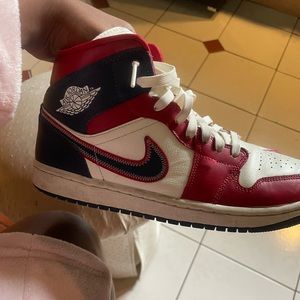 Wmms Air Jordan 1 Mid SE ‘USA’ .